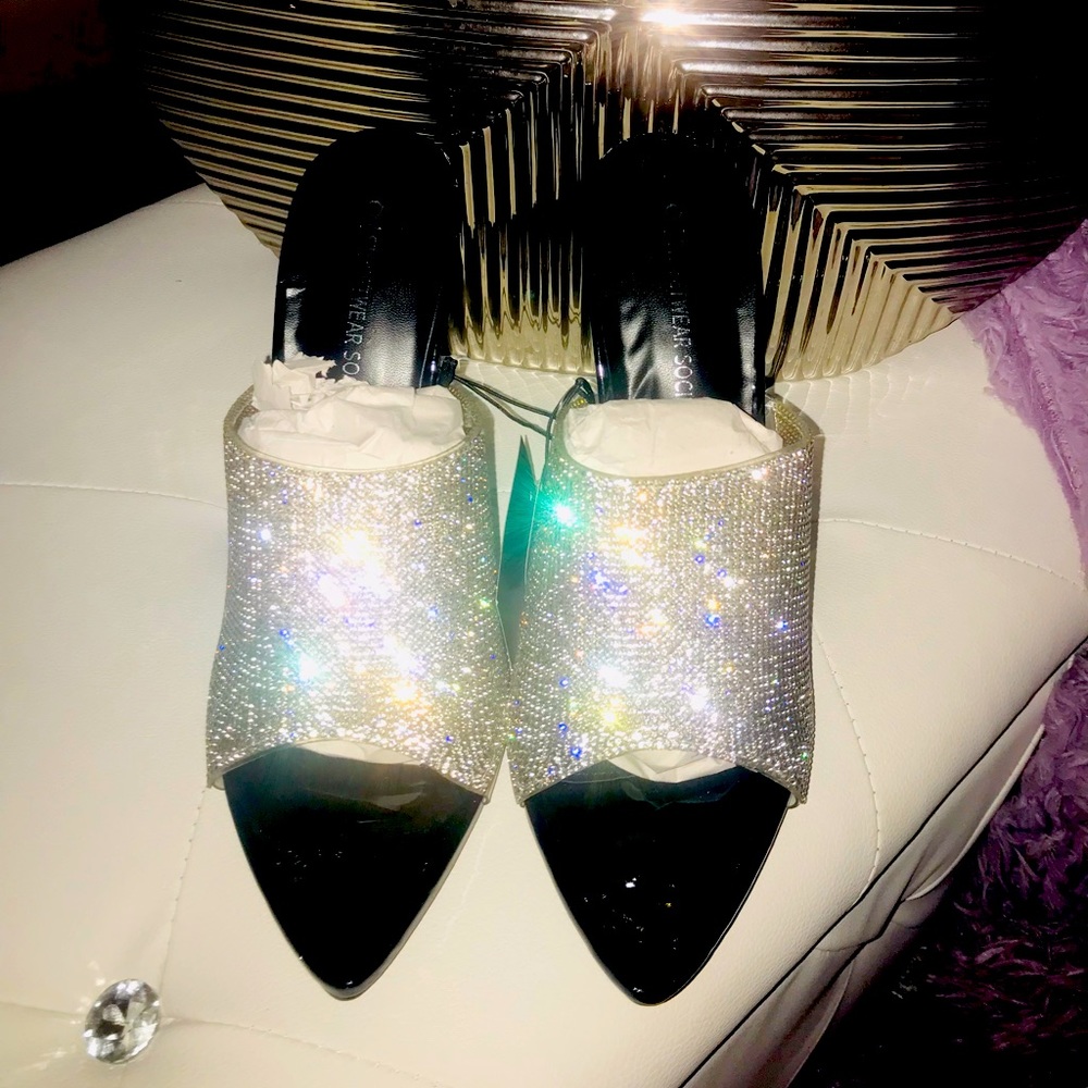 NEW!!! Pointy toe bling heel